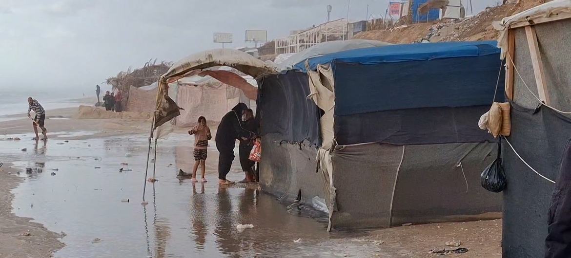 المنظمات الاهلية تطالب بإدخال المساعدات ورفع الحصار الظالم عن القطاع فورا
